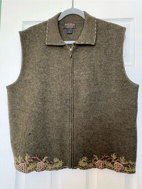 Woolrich Olive Green Wool Vest with Pinecone Embroidery